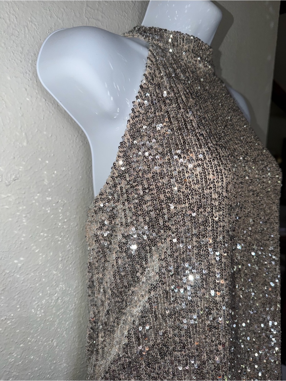 Cable & Gauge Champagne Gold Sequins Sleeveless Halter Neck Lined Top Sz M NWOT - Picture 6 of 16